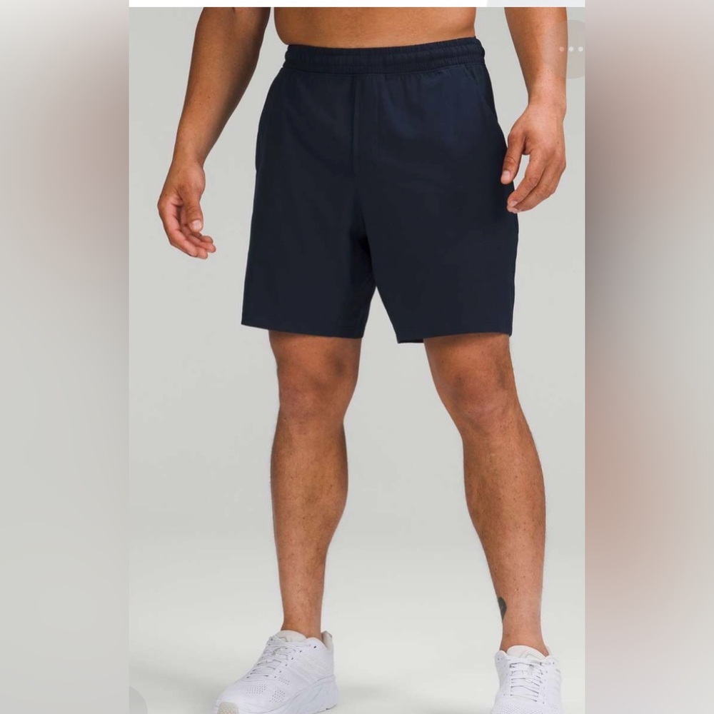 Men’s Lululemon pace breaker linerless shorts 7” inseam navy blue in medium
